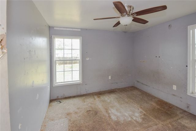 608 S 10th St, Aransas Pass, TX 78336