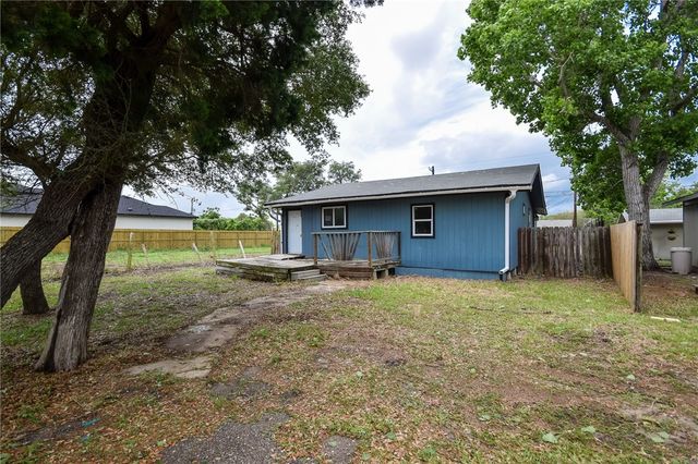 608 S 10th St, Aransas Pass, TX 78336