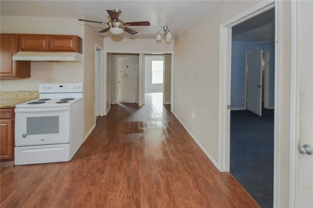 608 S 10th St, Aransas Pass, TX 78336