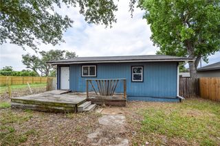 608 S 10th St, Aransas Pass, TX 78336