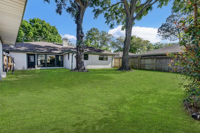 5655 Wigton Drive, Houston, TX 77096