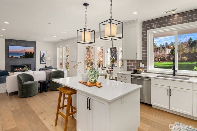 720 20th Avenue W, Kirkland, WA 98033