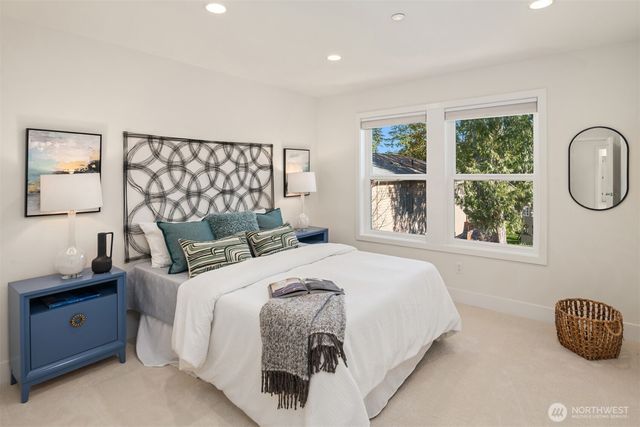 720 20th Avenue W, Kirkland, WA 98033