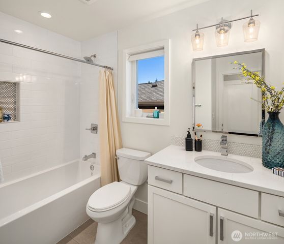 720 20th Avenue W, Kirkland, WA 98033