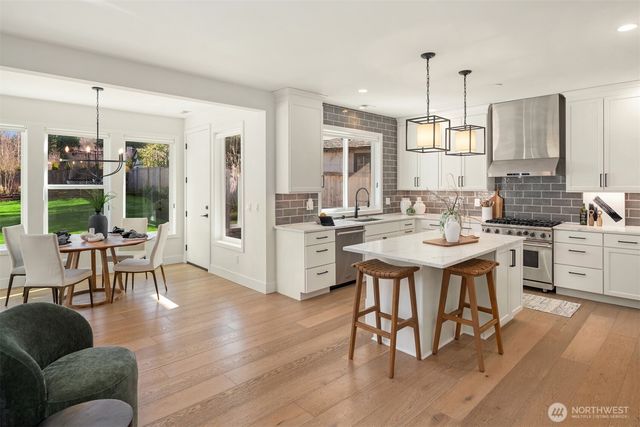 720 20th Avenue W, Kirkland, WA 98033