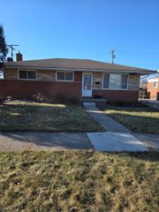 27294 W Pleasant Ridge Drive, Dearborn Heights City, MI 48127