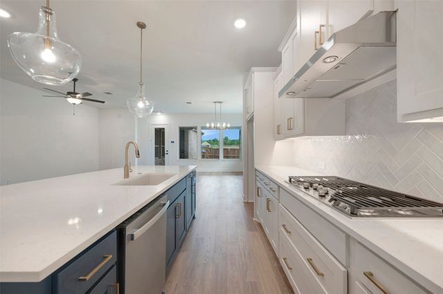 2085 Emerald Grove Drive, Arlington, TX 76005