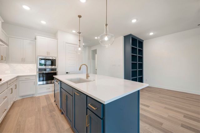 2085 Emerald Grove Drive, Arlington, TX 76005