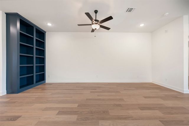 2085 Emerald Grove Drive, Arlington, TX 76005