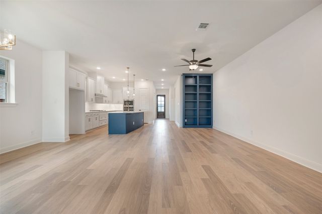 2085 Emerald Grove Drive, Arlington, TX 76005
