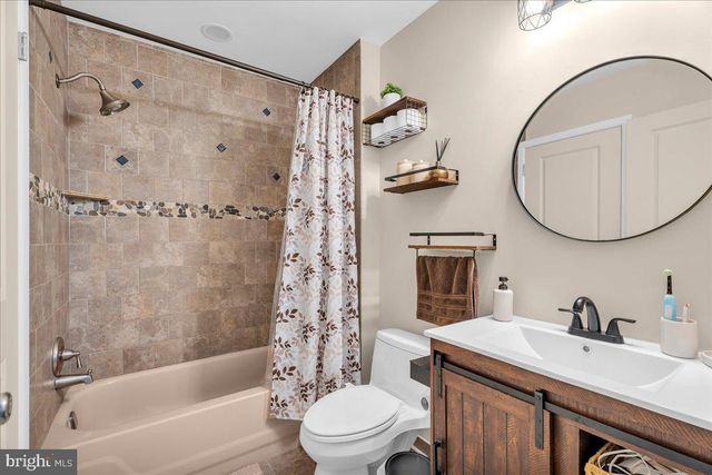 6 ADAM LN, Voorhees, NJ 08043