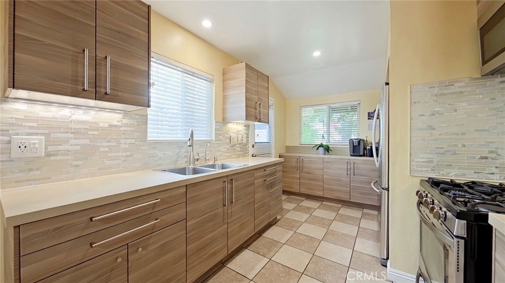 7827 Louise, Northridge, CA 91325 — photo 2