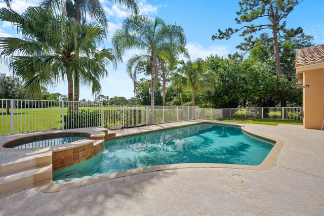 8738 Marlamoor Lane, Palm Beach Gardens, FL 33412