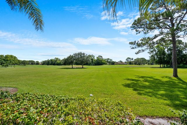 8738 Marlamoor Lane, Palm Beach Gardens, FL 33412