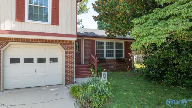 2103 Bideford Drive SW, Huntsville, AL 35803