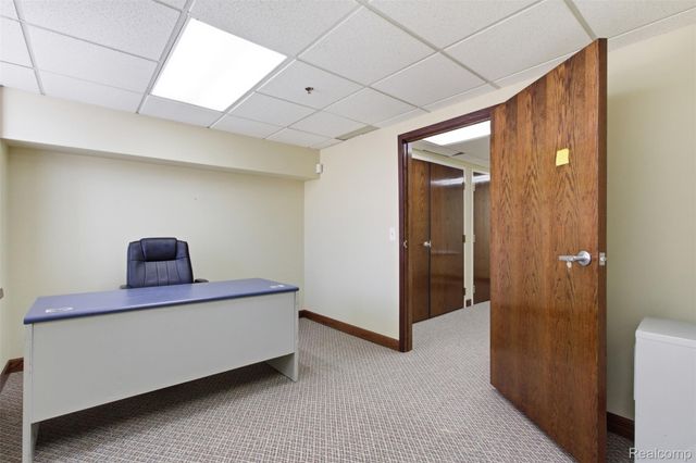 985 E Jefferson 100, Detroit, MI 48207