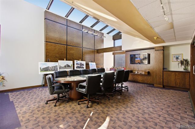 985 E Jefferson 100, Detroit, MI 48207