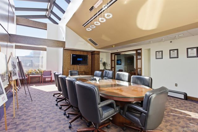 985 E Jefferson 100, Detroit, MI 48207