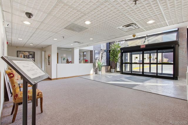 985 E Jefferson 100, Detroit, MI 48207
