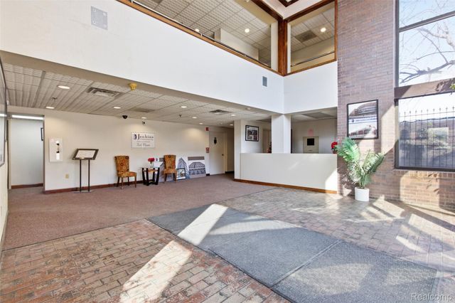 985 E Jefferson 100, Detroit, MI 48207