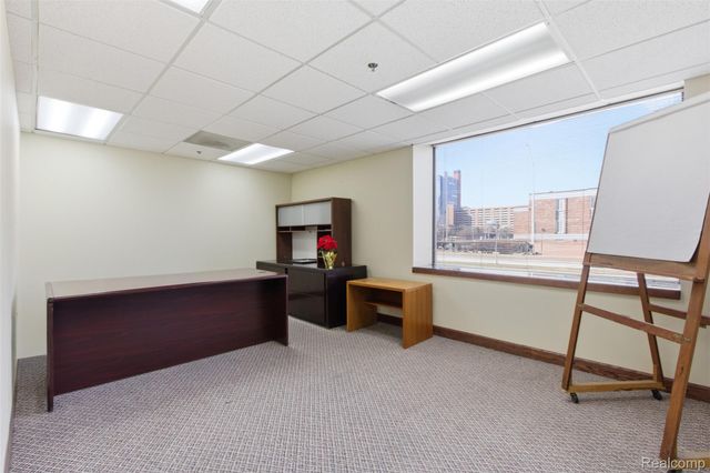 985 E Jefferson 100, Detroit, MI 48207
