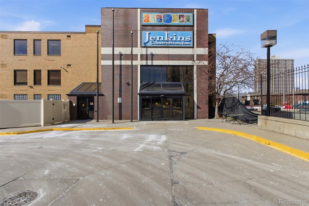985 E Jefferson 100, Detroit, MI 48207