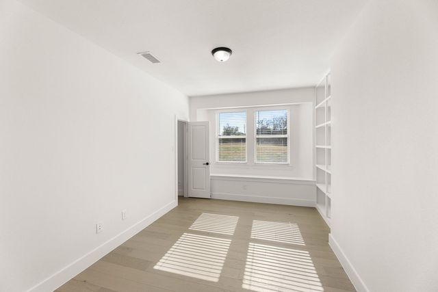 721 S Hidden Lakes Drive, Desoto, TX 75115