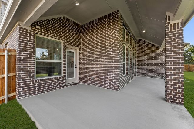 721 S Hidden Lakes Drive, Desoto, TX 75115