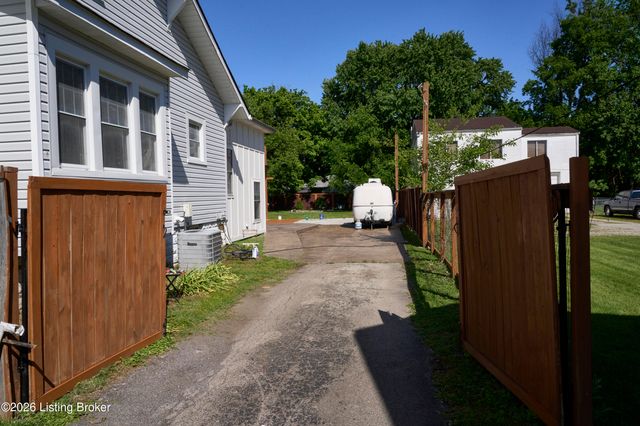 3003 Dixie Hwy, Louisville, KY 40216