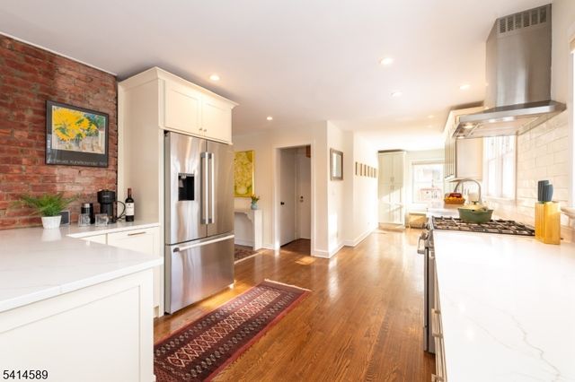 72 Maplewood Ave, Maplewood Twp., NJ 07040