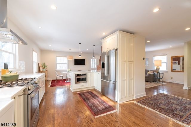 72 Maplewood Ave, Maplewood Twp., NJ 07040