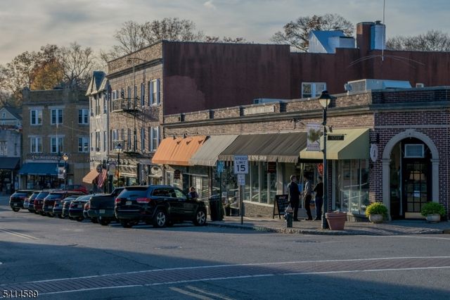 72 Maplewood Ave, Maplewood Twp., NJ 07040