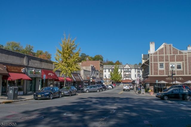 72 Maplewood Ave, Maplewood Twp., NJ 07040