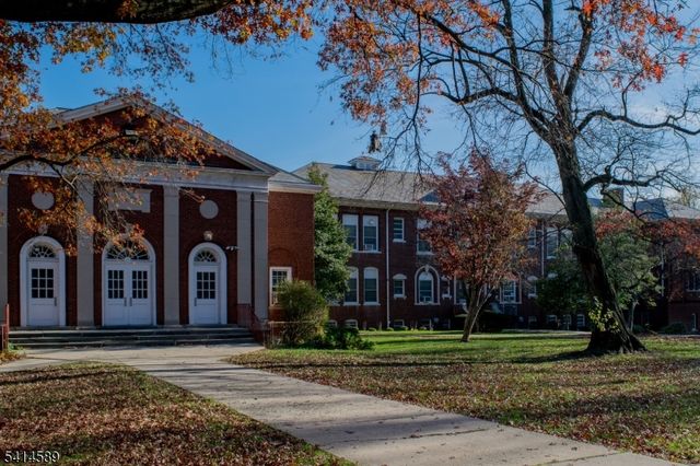 72 Maplewood Ave, Maplewood Twp., NJ 07040