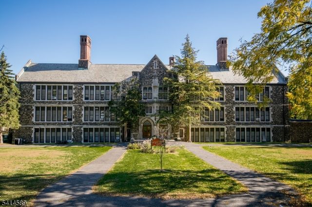 72 Maplewood Ave, Maplewood Twp., NJ 07040