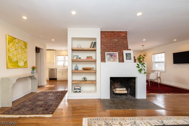 72 Maplewood Ave, Maplewood Twp., NJ 07040