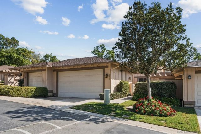 8665 Circle R Valley LN, Escondido, CA 92026