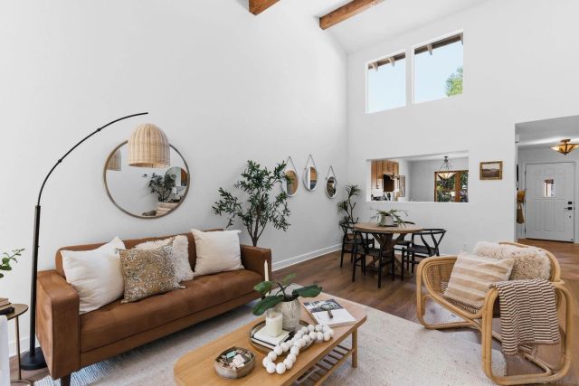 8665 Circle R Valley LN, Escondido, CA 92026