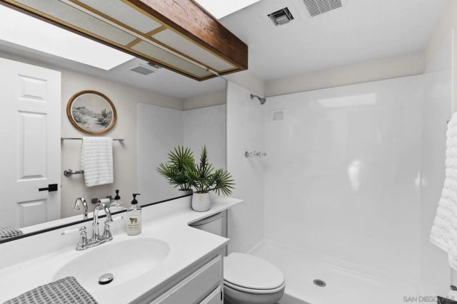 8665 Circle R Valley LN, Escondido, CA 92026