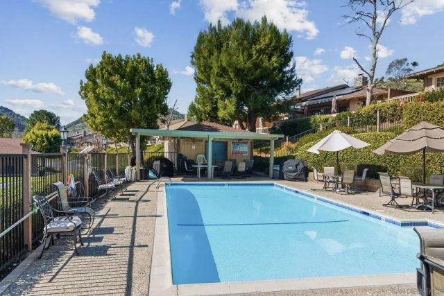 8665 Circle R Valley LN, Escondido, CA 92026