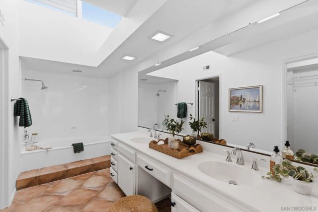 8665 Circle R Valley LN, Escondido, CA 92026