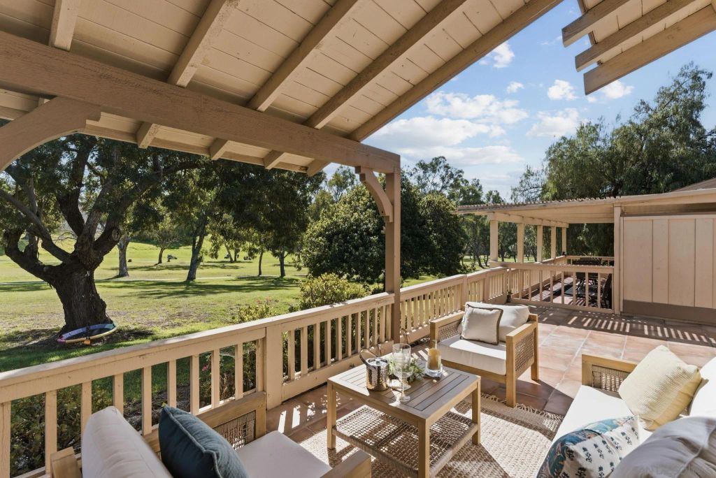 8665 Circle R Valley LN, Escondido, CA 92026