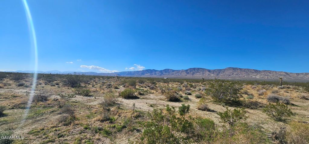 Frontage Road, Mojave, CA 93501