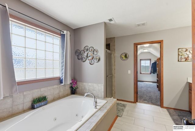 10058 Shannon Road, La Vista, NE 68128
