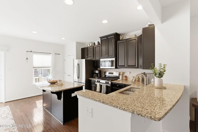 302 Bayside Court 302, South Amboy, NJ 08879