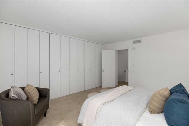 2112 Overlook Court, Ann Arbor, MI 48103