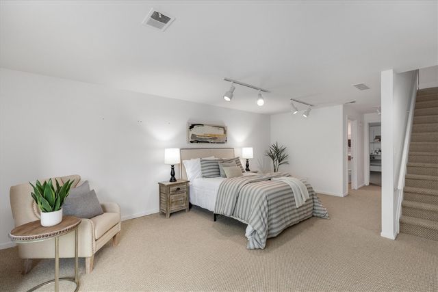 2112 Overlook Court, Ann Arbor, MI 48103