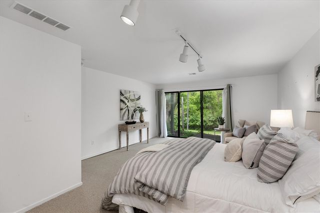 2112 Overlook Court, Ann Arbor, MI 48103