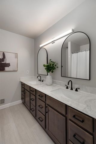 2112 Overlook Court, Ann Arbor, MI 48103