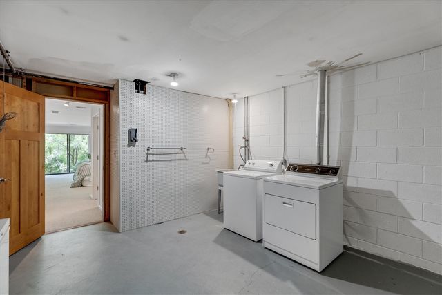2112 Overlook Court, Ann Arbor, MI 48103
